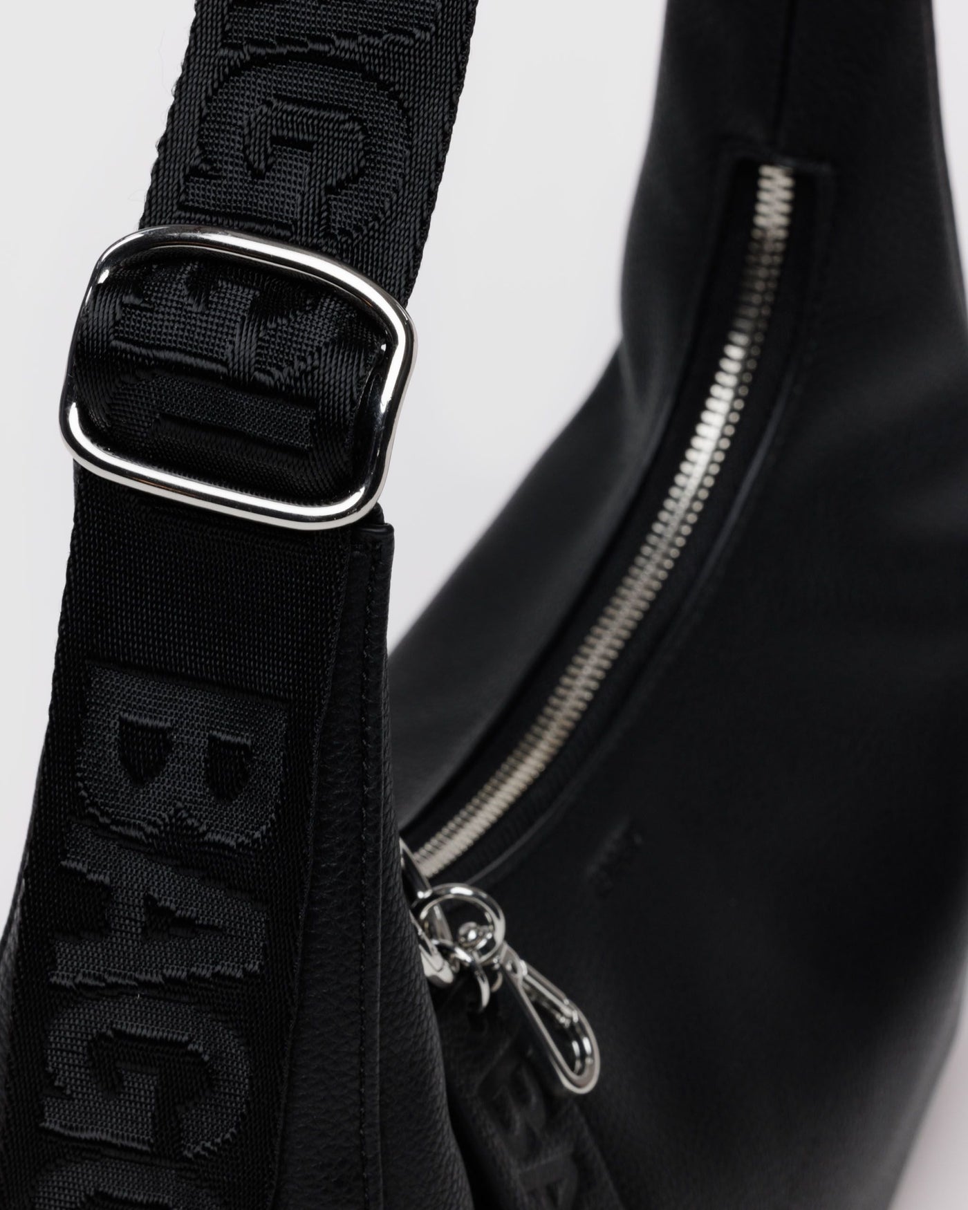 Small Recycled Leather Crescent Bag Q5