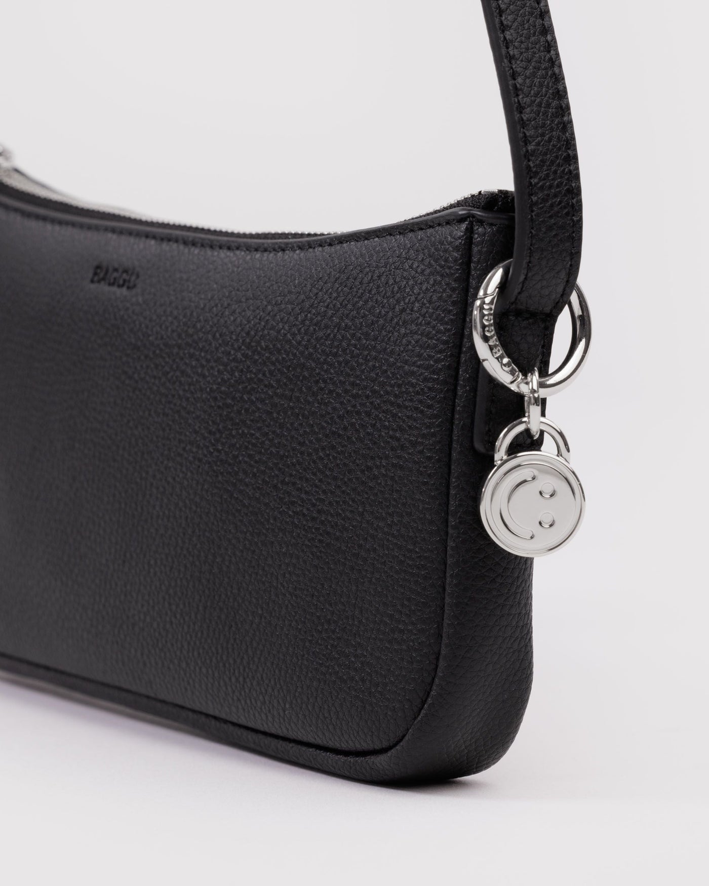 Recycled Leather Pochette R2