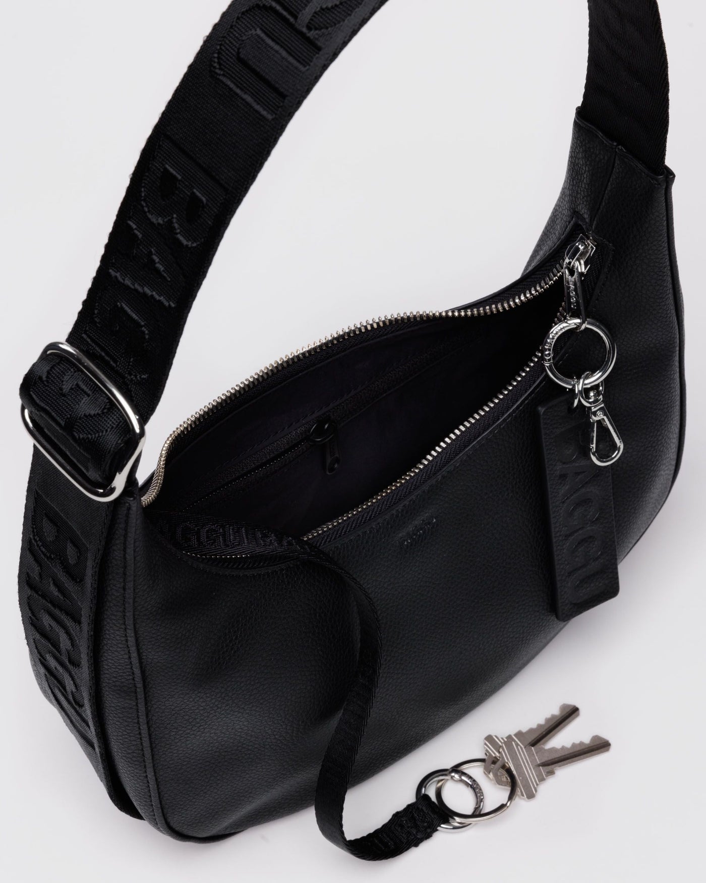 Small Recycled Leather Crescent Bag Q5